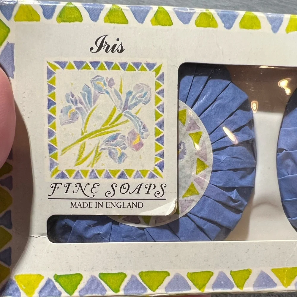 Country Gate Iris Fine Soaps Set Of 3 Made in England Vintage 2.62oz Wrapped New